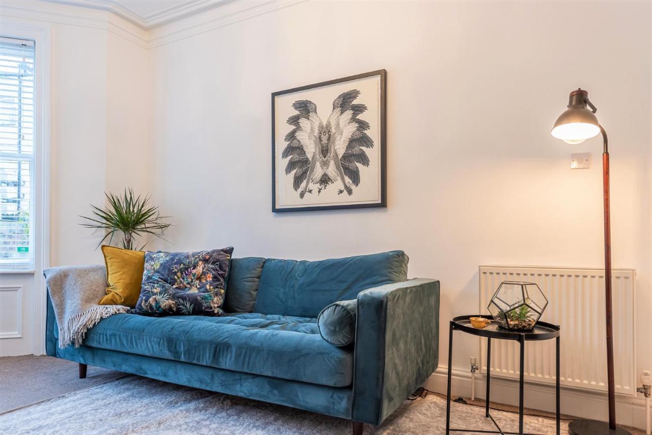 Perfectly Located 4 Storey Townhouse With 2 Parking Spaces In Central ฮาร์โรเกต ภายนอก รูปภาพ